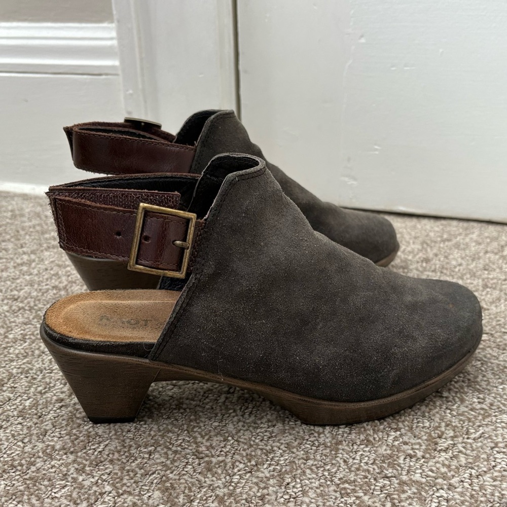 Naot Upgrade Clogs - Picture 2 of 8